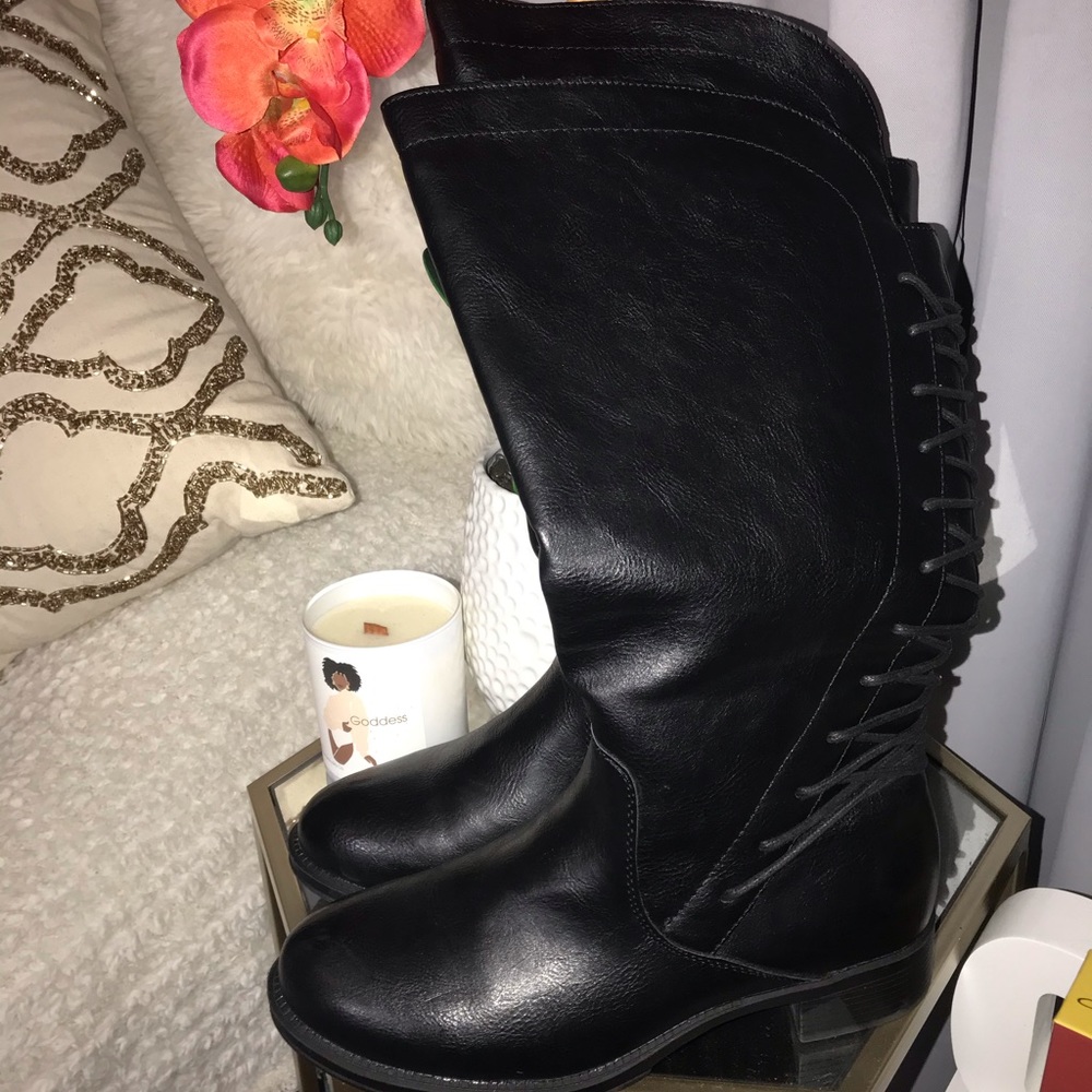 Hot tomato laced boots